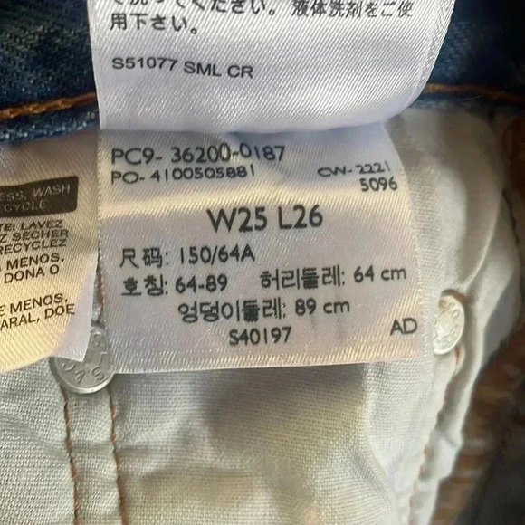 New With Tags 501  Levi’s Original Cropped distressed - Picture 7 of 7